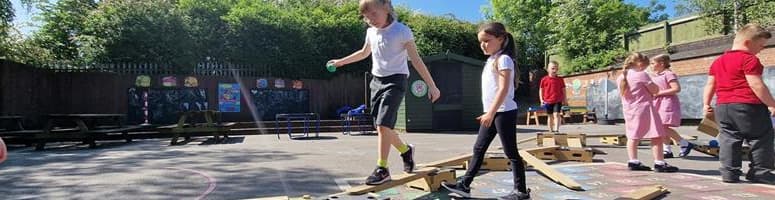 Young Engineers Experiment with their New Play Builder Set!