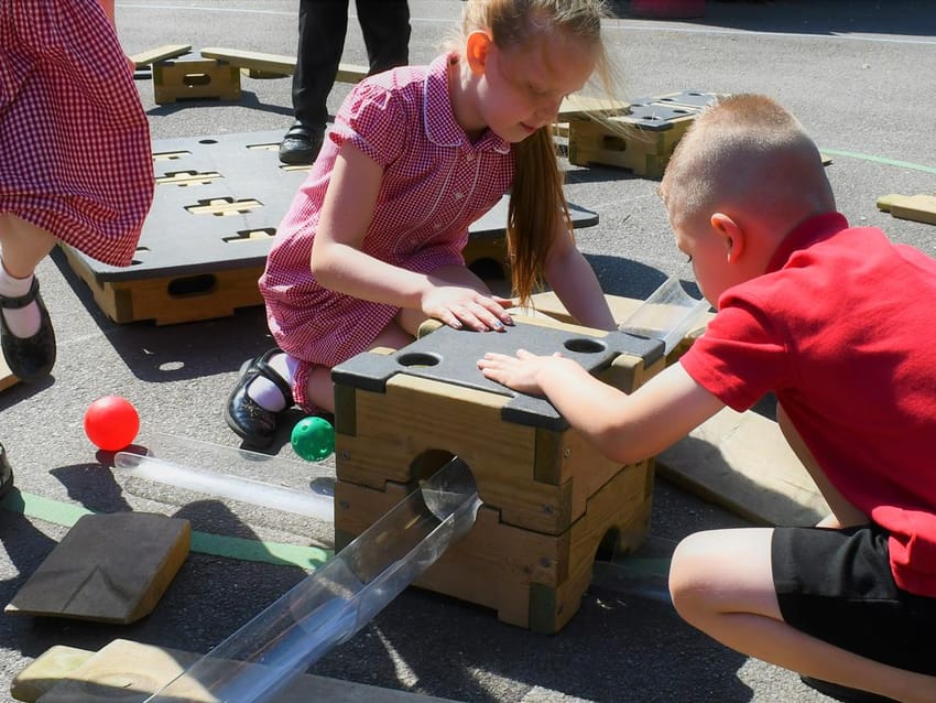 Young Engineers Experiment with their New Play Builder Set! Main Image
