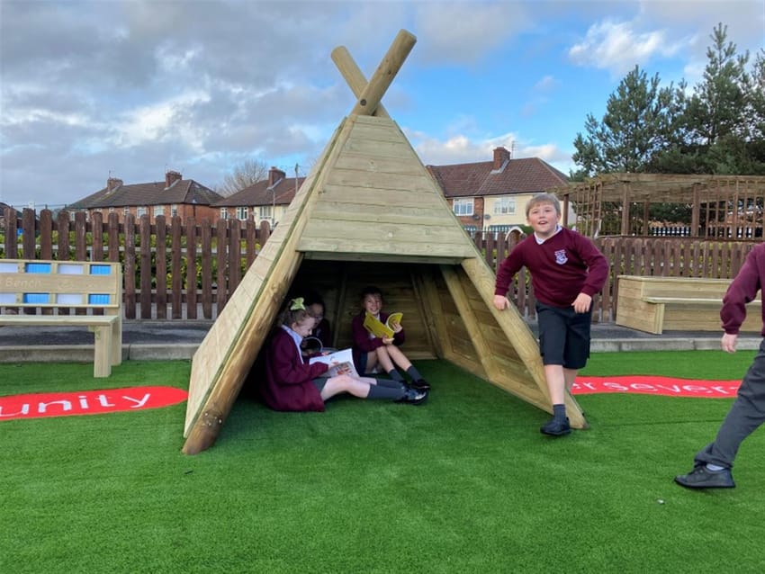 Broad Square Primary School’s Memorial Garden Main Image