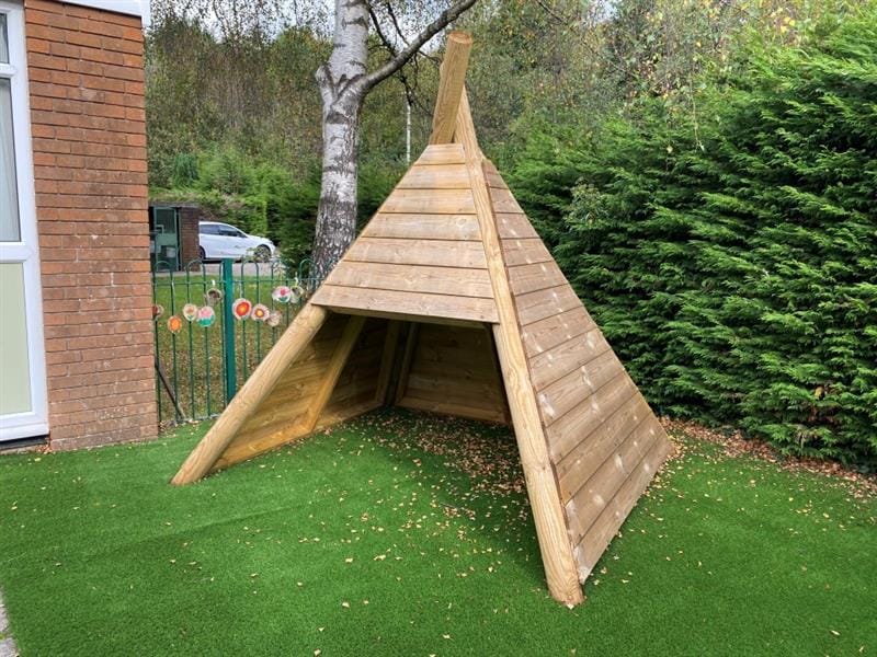 a zoomed in pic of the timber wigwam
