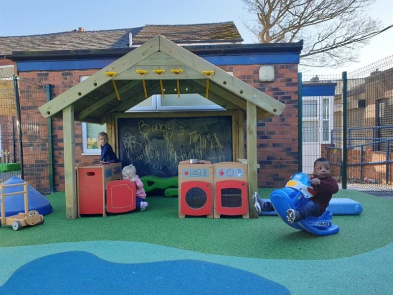 outdoor play house for schools