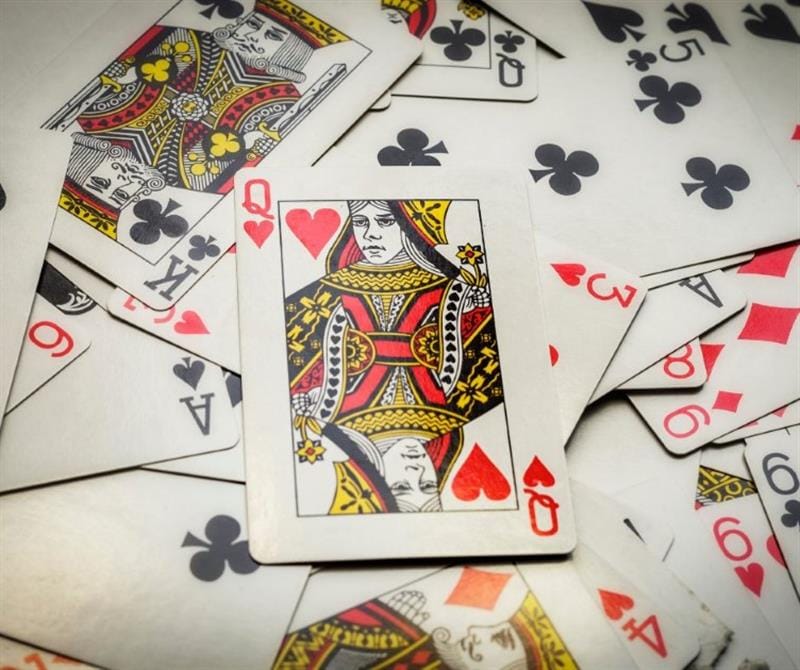 a queen of hearts card