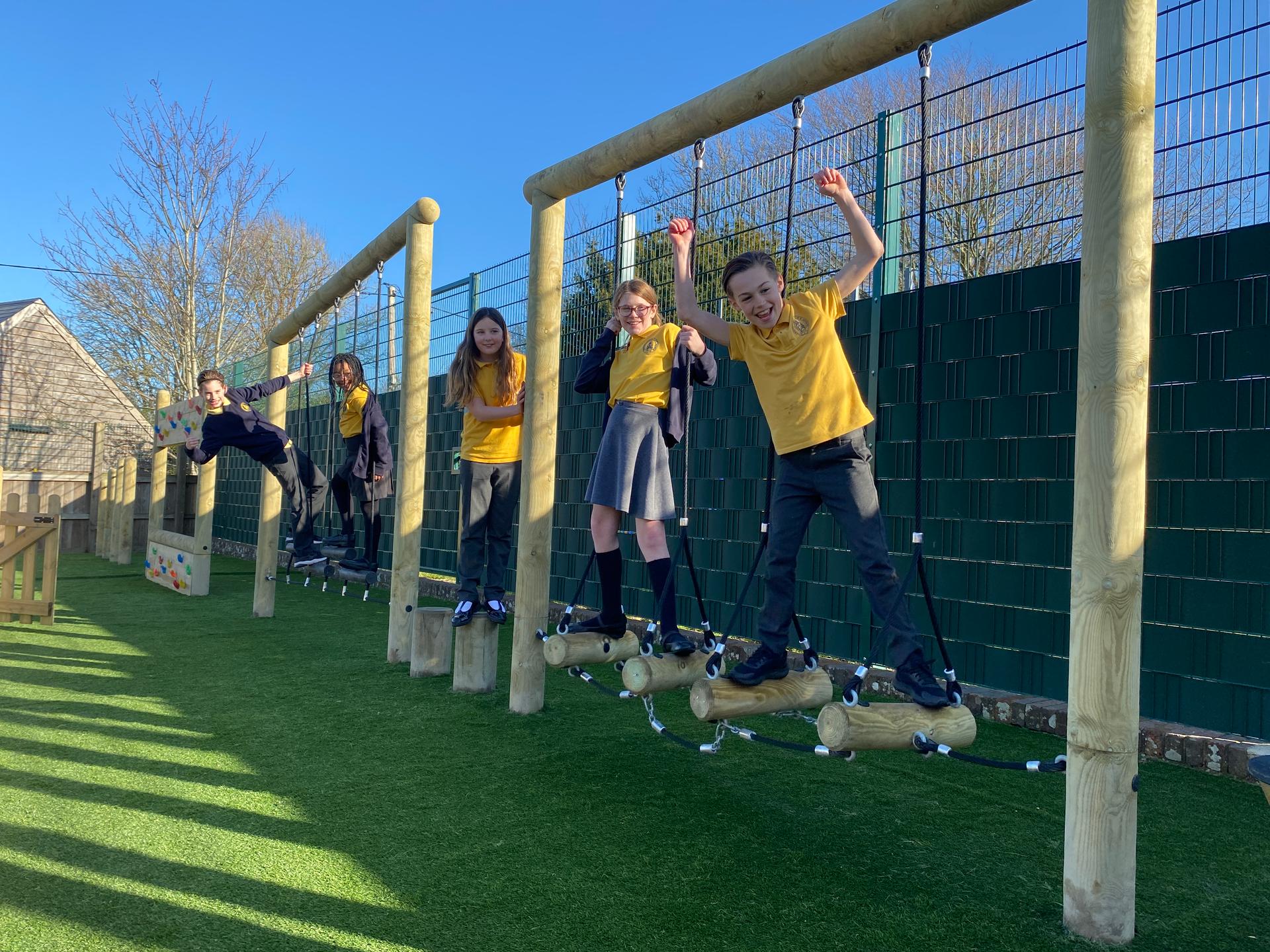 Trim Trail beam crossing for school primary playgrounds