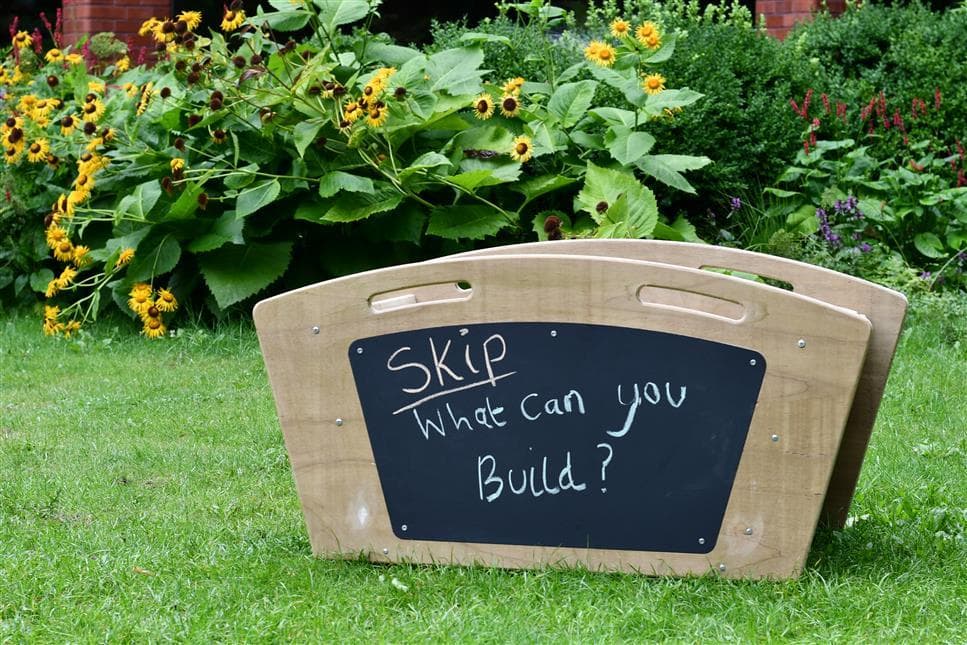 A side view of the maxi skip for schools, without the blocks inside 