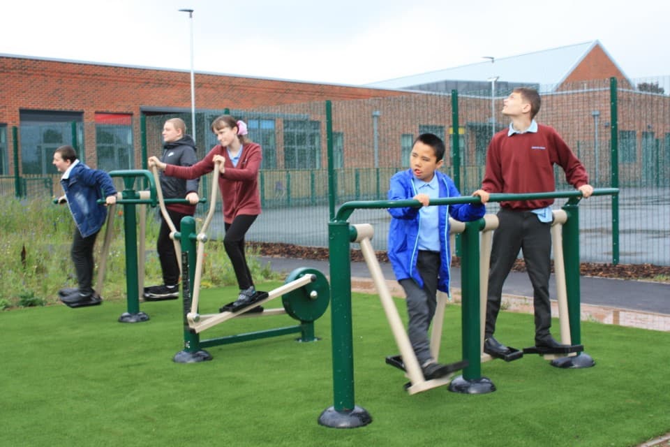 outdoor gym equipment for schools