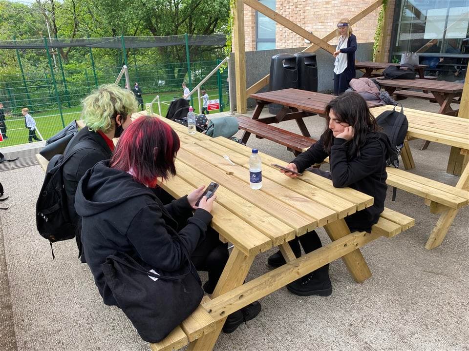 picnic table 