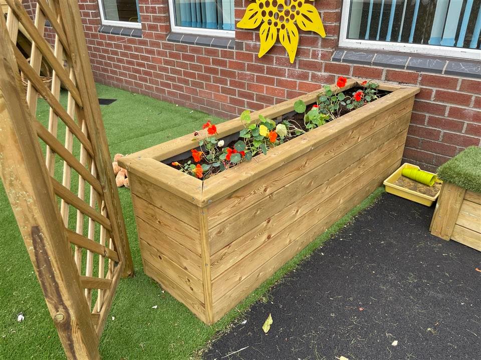 a picture of our straight planter
