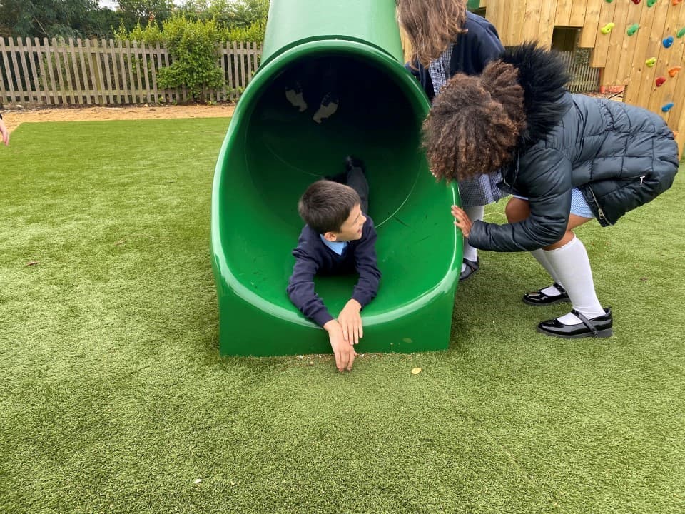play castle with tube slide