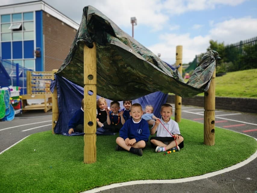 Den Making Posts For Schools
