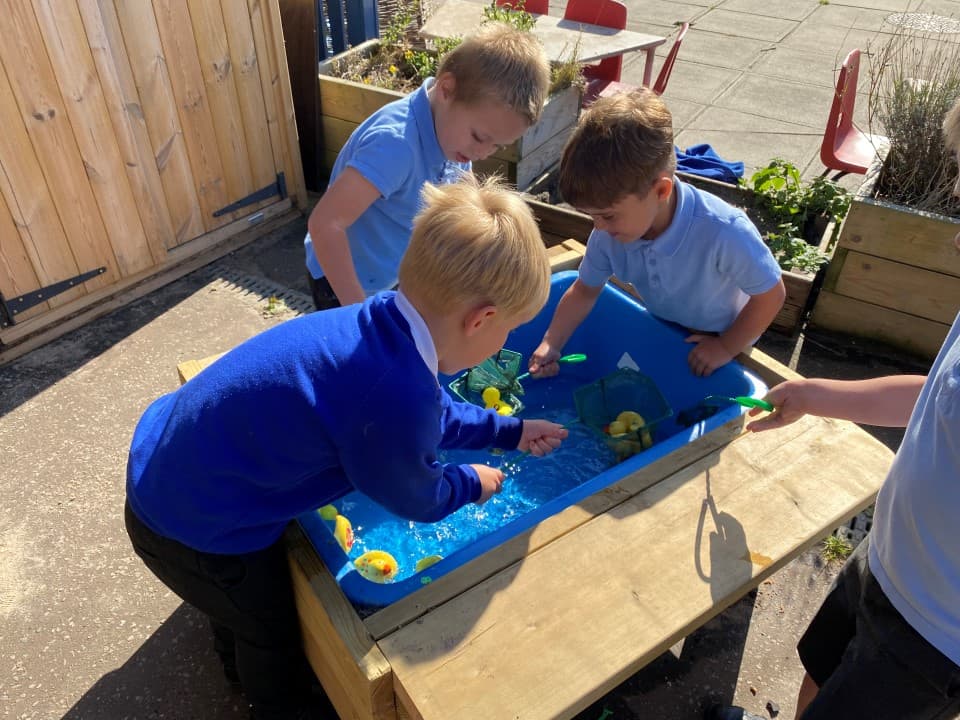 children playing with the water table 
