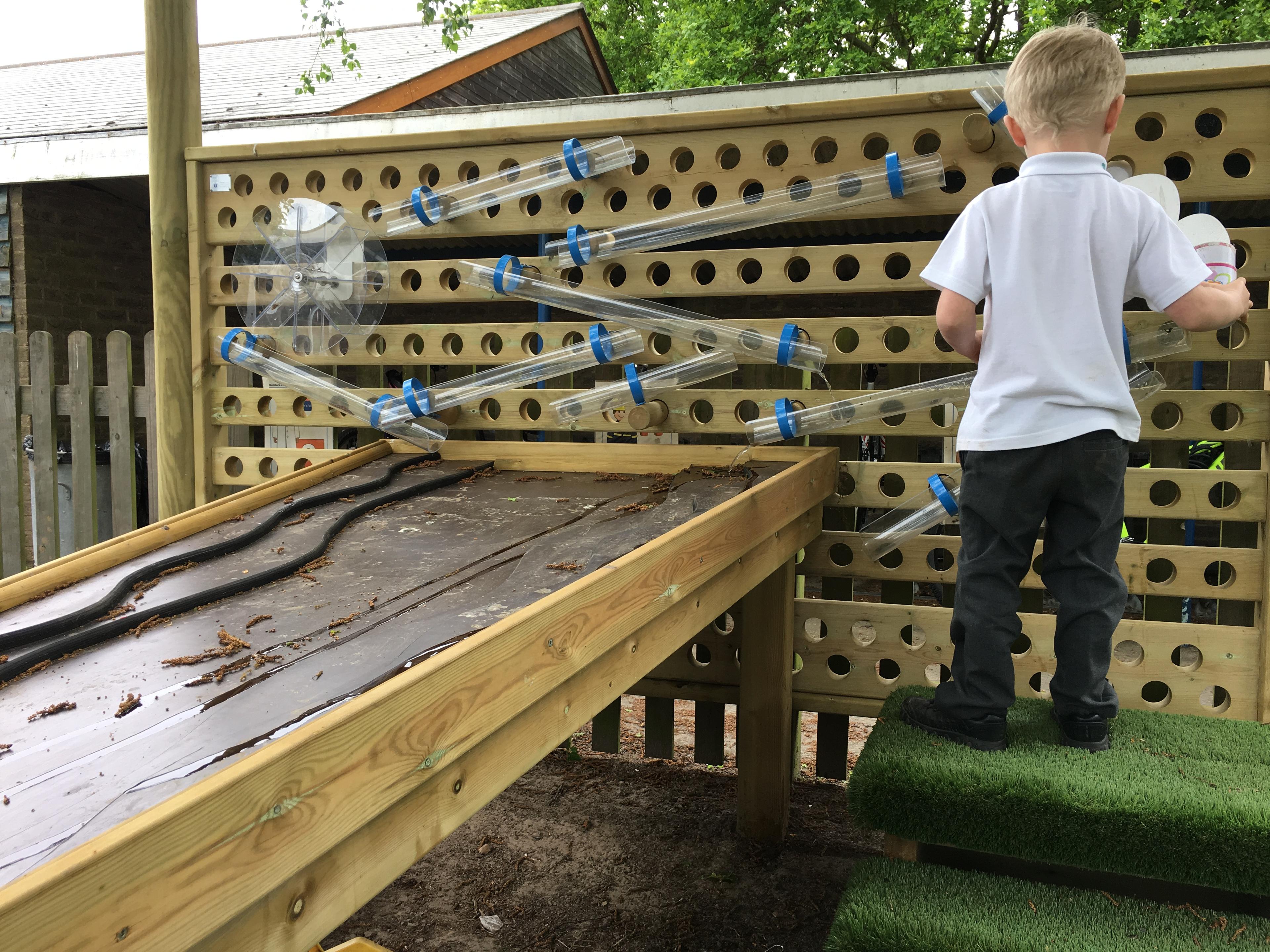 outdoor water wall for primary schools