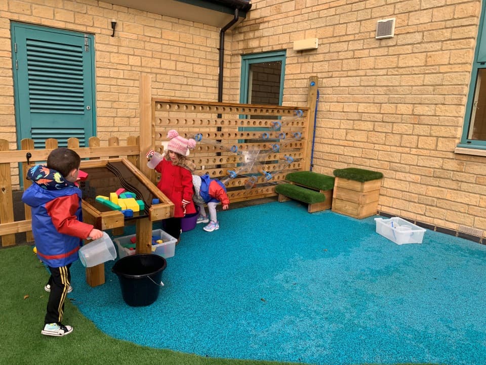 Water wall with damming package for primary school playground settings