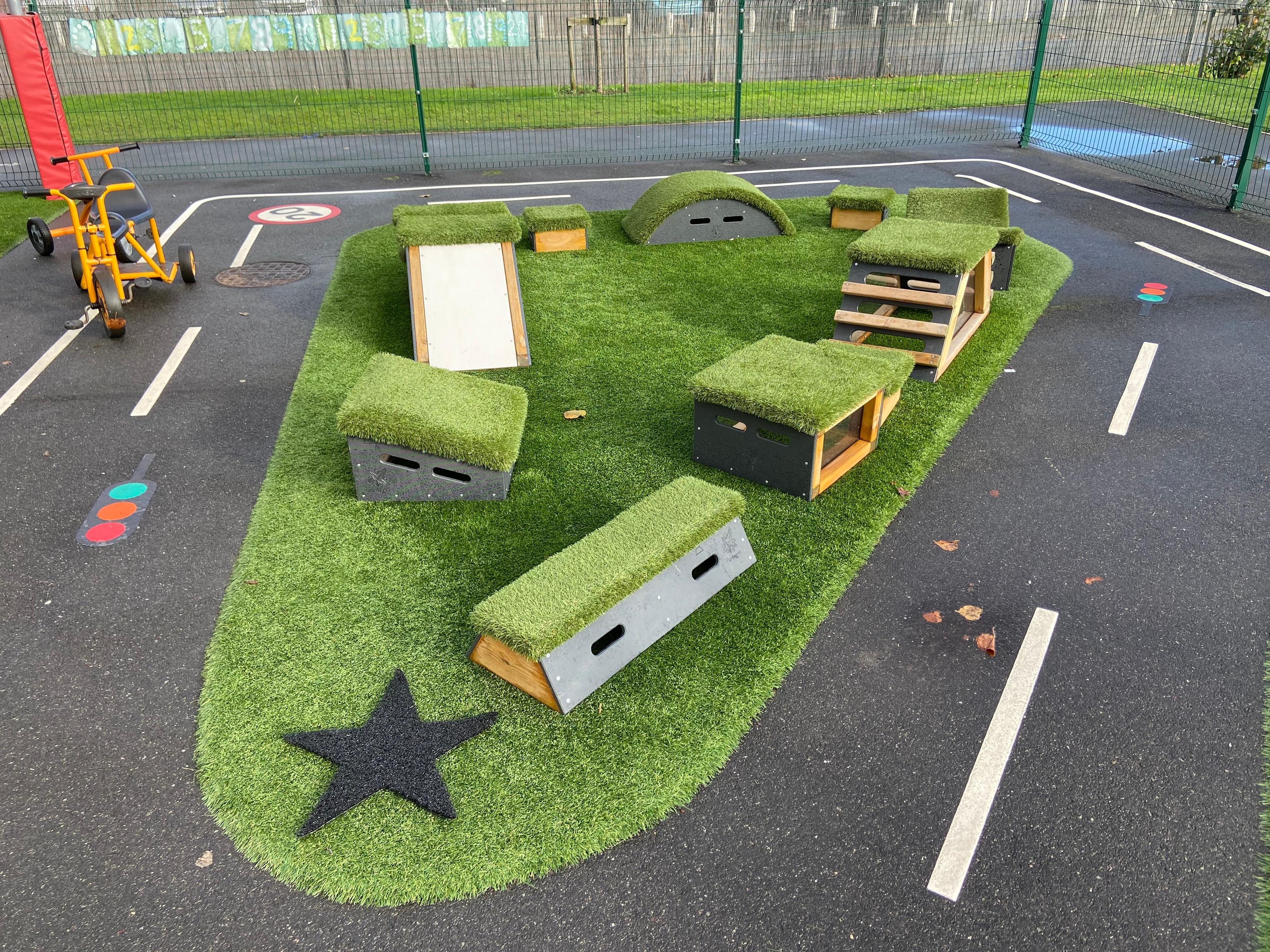 Freely moveable playground equipment 