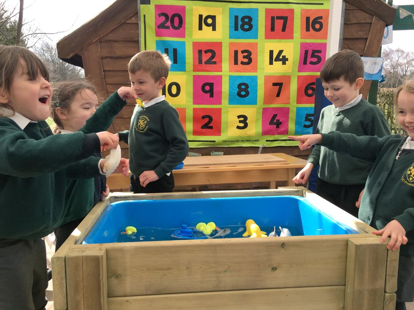 Water Table on wheels for primary school playgrounds