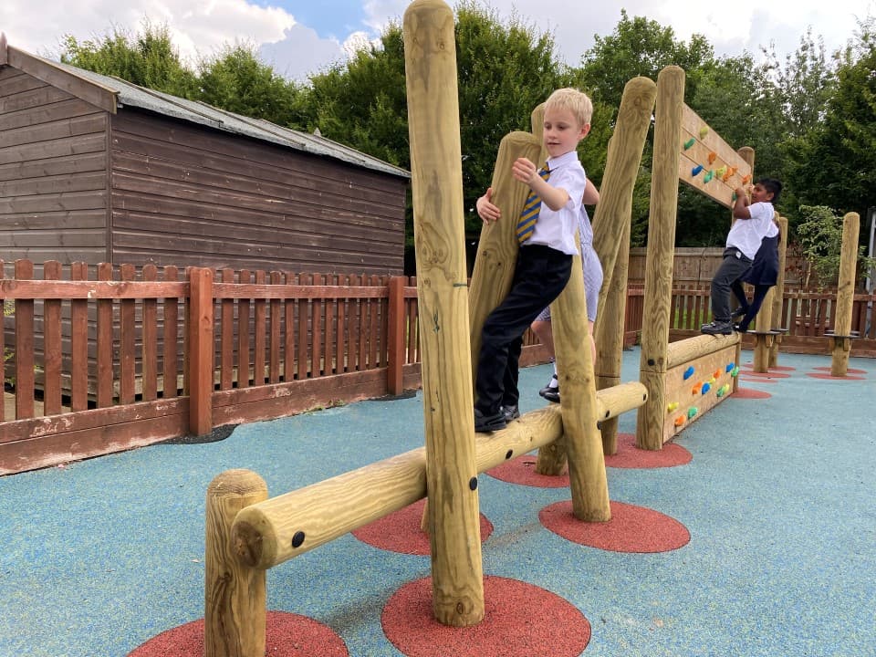 children crossign the incline beam