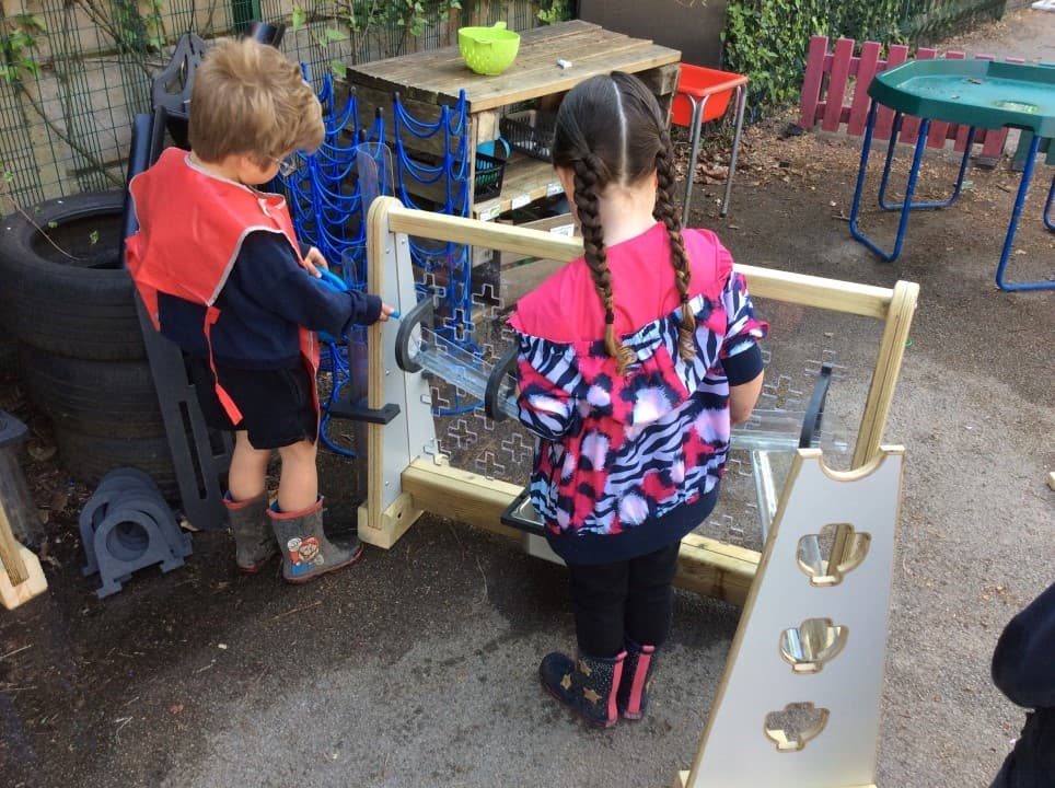 Children can play together or individually on this freestanding, moveable and miniature Water Wall, designed for EYFS pupils!