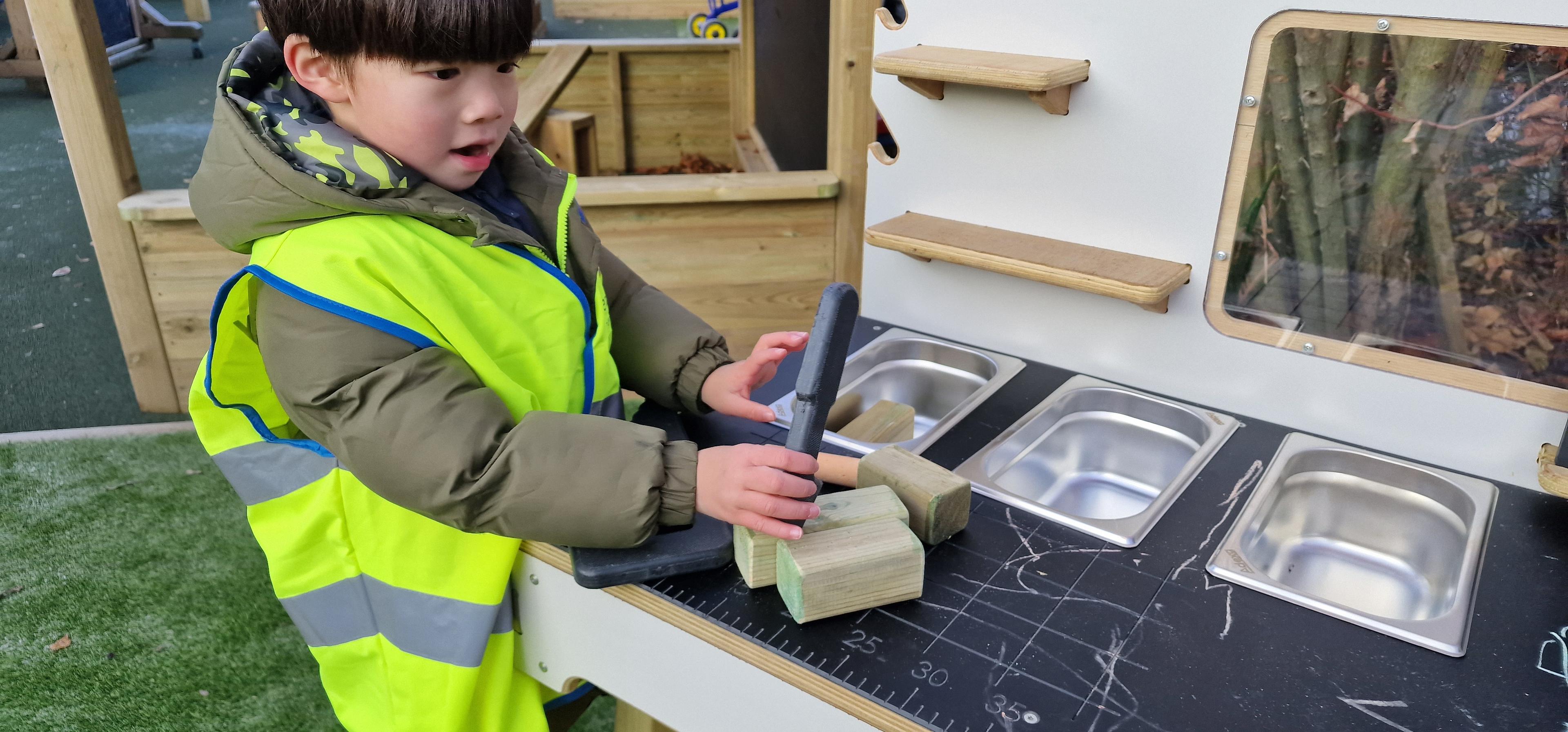 a construction table for primary schools
