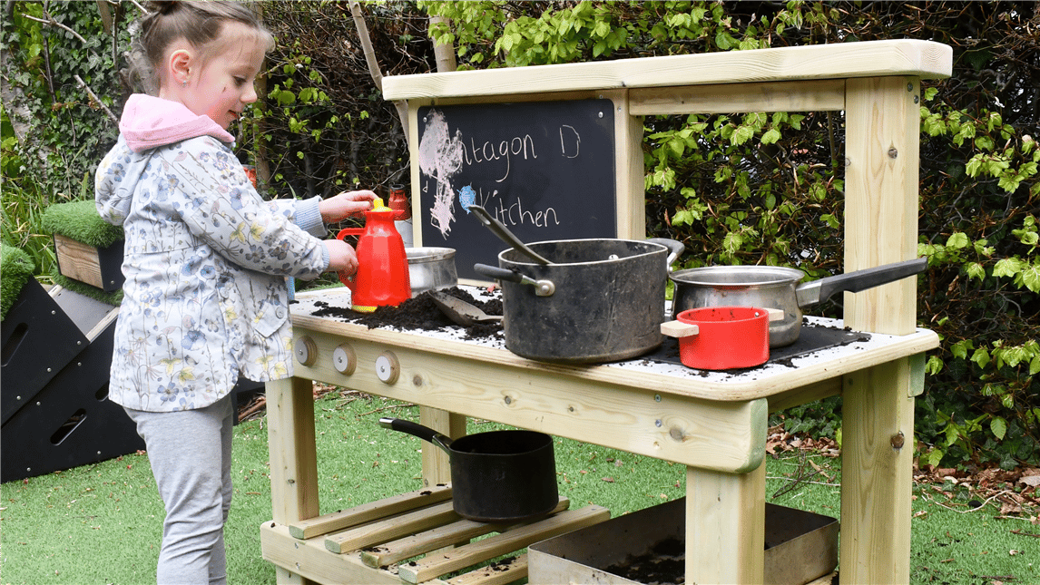 moveable cheap mud kitchen made from wood