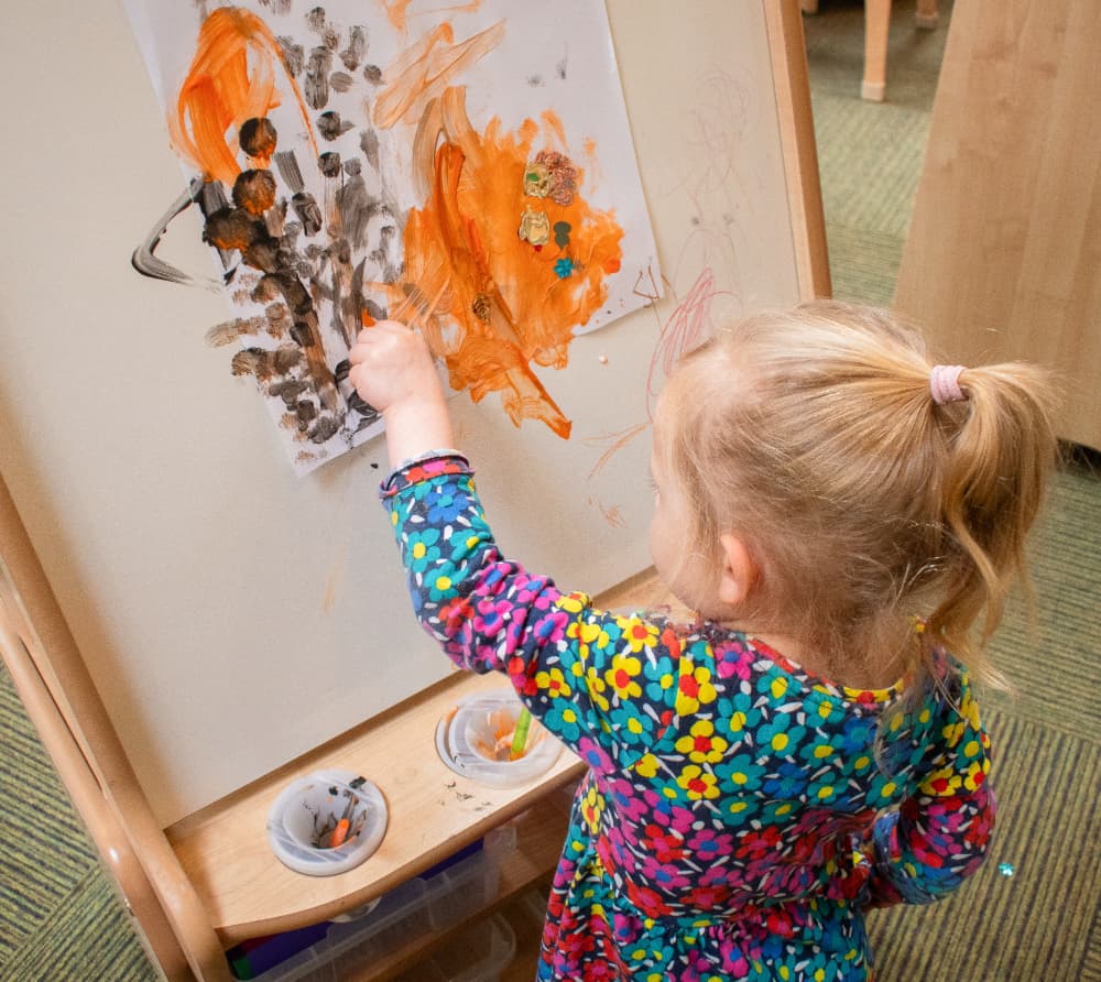 Little child painting on Millhouse Art Easel