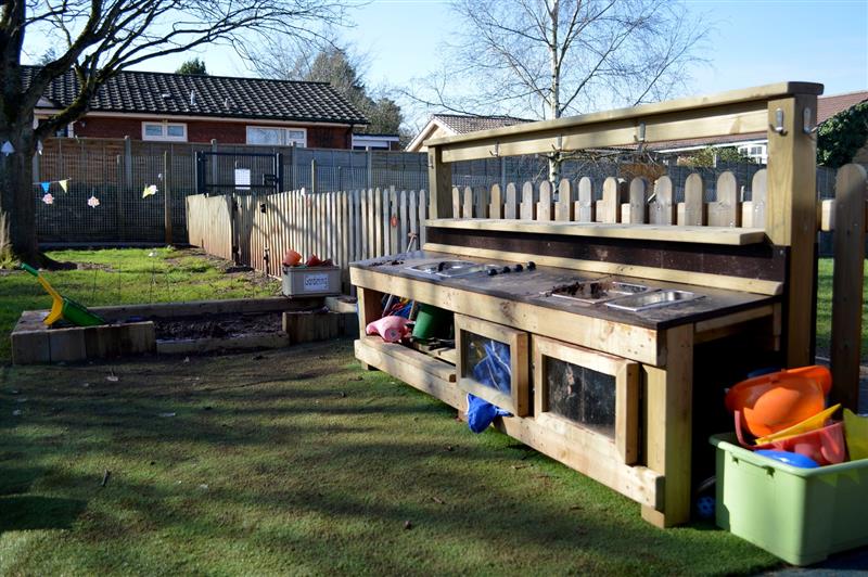 West Town Lane - Messy Play Mud Kitchen and Dig PIt