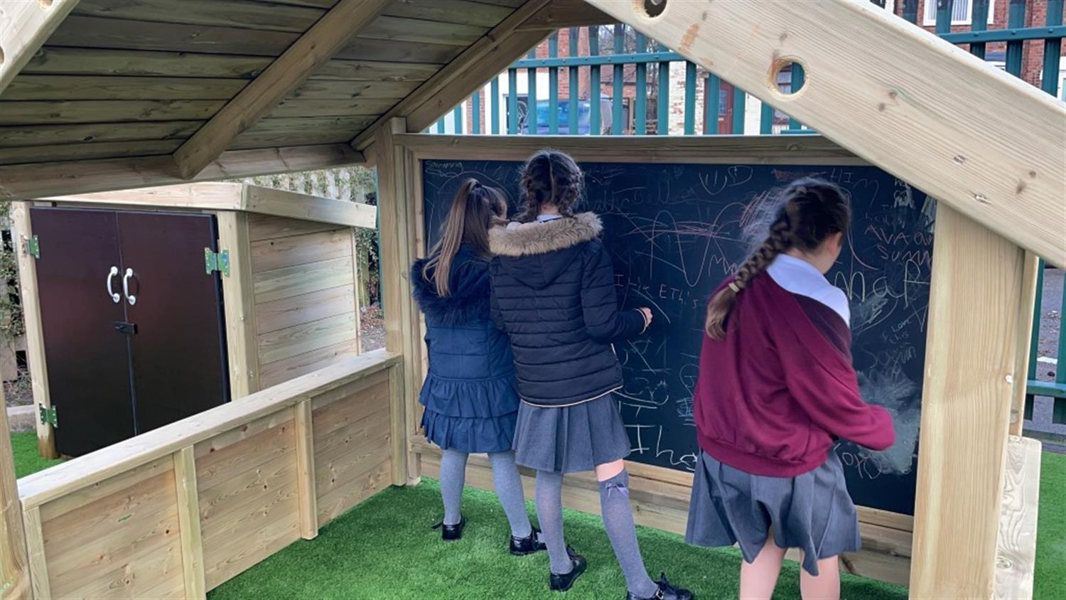 Broad Square Primary School’s Memorial Garden | Pentagon Play