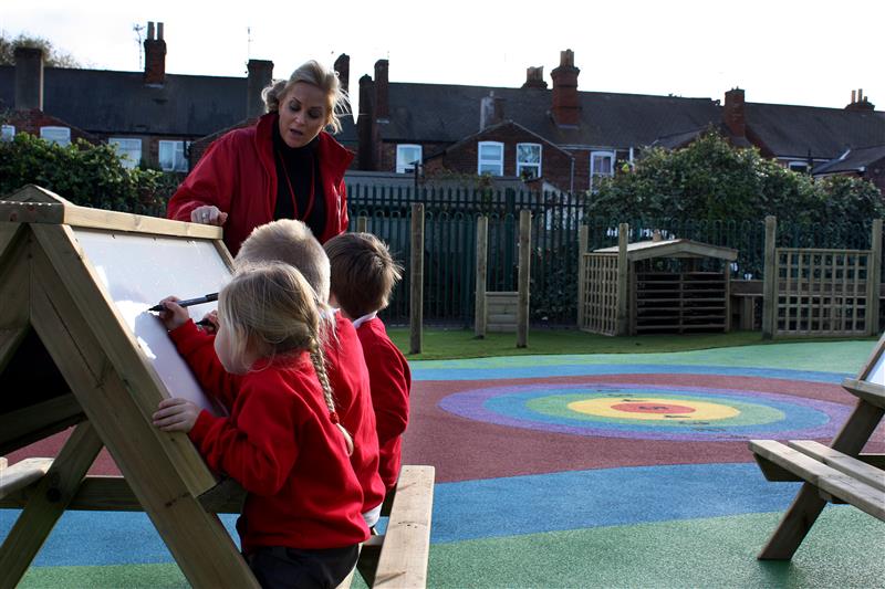 Carlton Road - Creative Easel Table