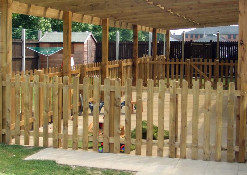 outdoor fencing for schools