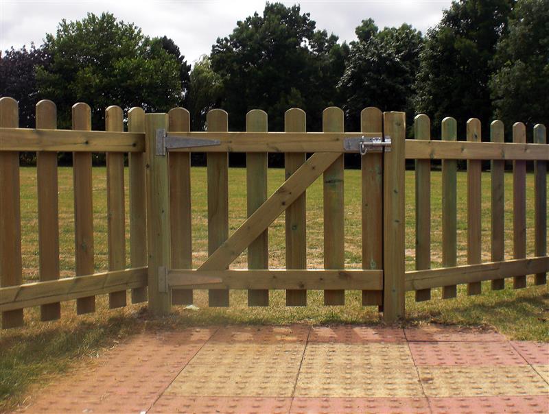 Technical render of a Bow Top Timber Fence Gate (Up to 1.2M Wide)